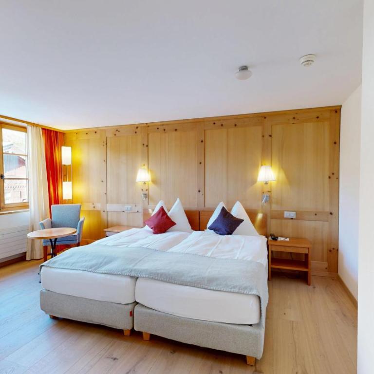 Schweizerhaus Swiss Quality Hotel - Deluxe Doppelzimmer mit Bergblick - 10