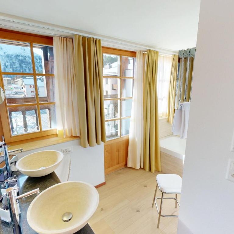 Schweizerhaus Swiss Quality Hotel - Deluxe Doppelzimmer mit Bergblick - 16