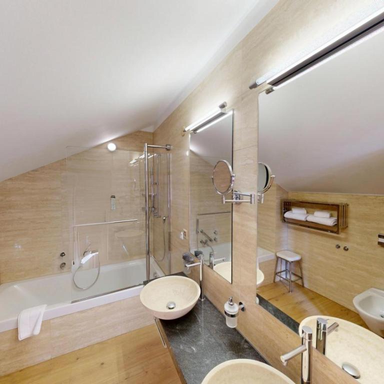 Schweizerhaus Swiss Quality Hotel - Deluxe Doppelzimmer mit Bergblick - 14