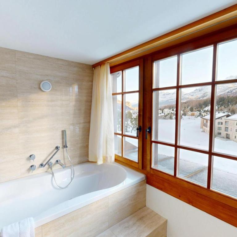 Schweizerhaus Swiss Quality Hotel - Junior Suite mit Seeblick - 8