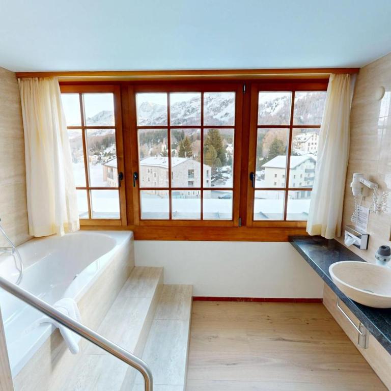Schweizerhaus Swiss Quality Hotel - Junior Suite mit Seeblick - 10