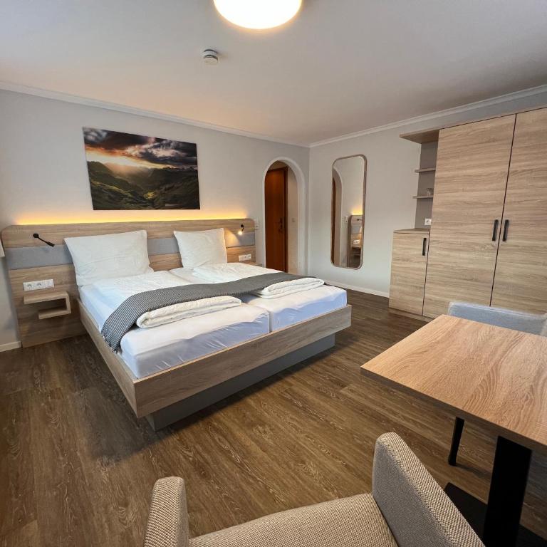 Haus Luise - Doppelzimmer mit Balkon - 4