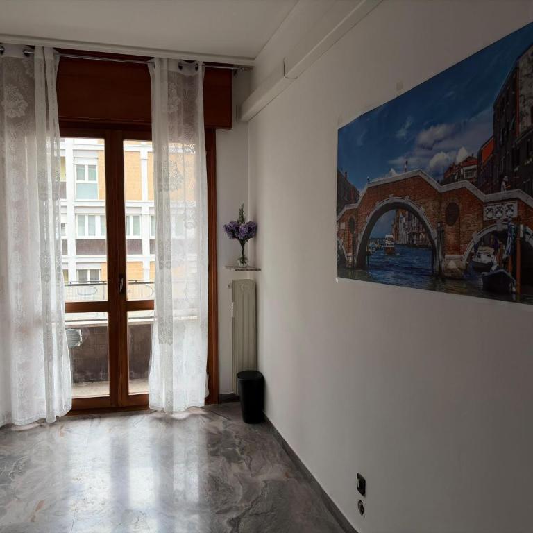 Leone Di Venezia - Camera Singola con Bagno in Comune - 1