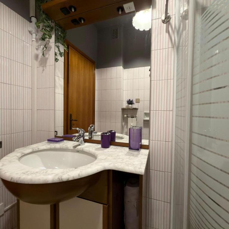 Leone Di Venezia - Camera Queen con Bagno in Comune - 8