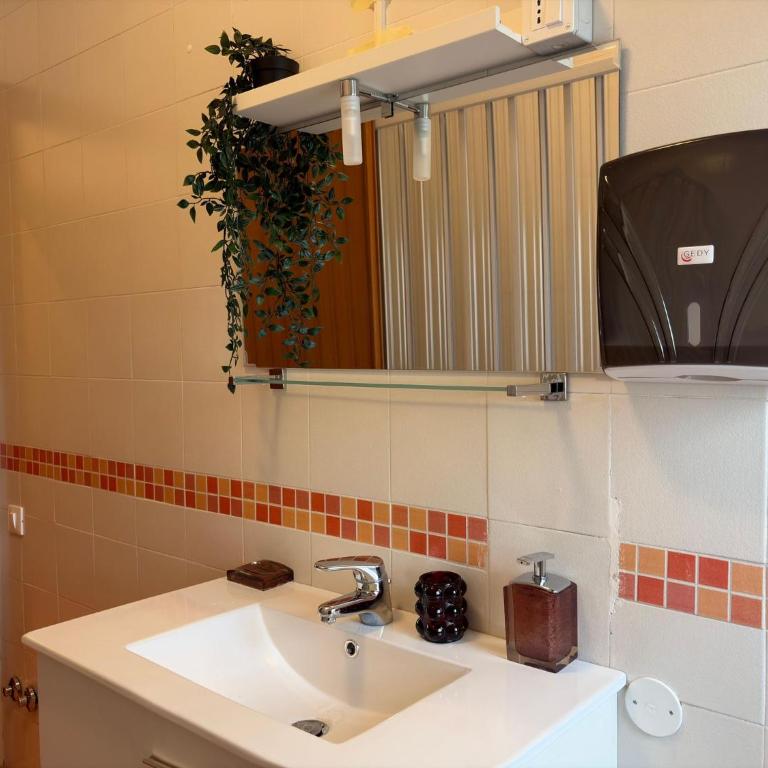 Leone Di Venezia - Camera Queen con Bagno in Comune - 9