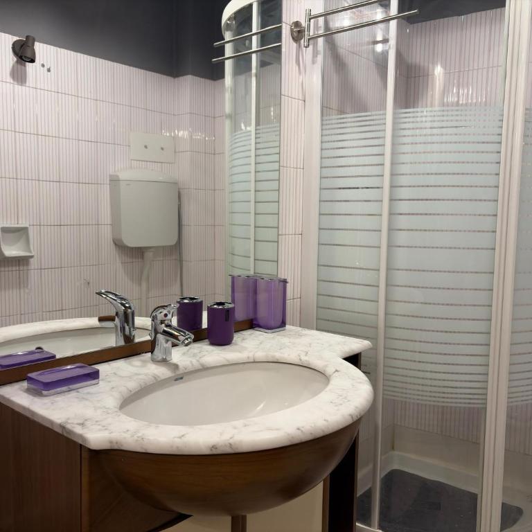 Leone Di Venezia - Camera Queen con Bagno in Comune - 11