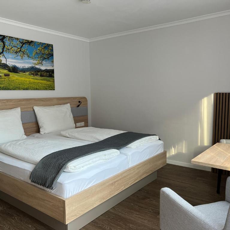 Haus Luise - Doppelzimmer mit Balkon - 8