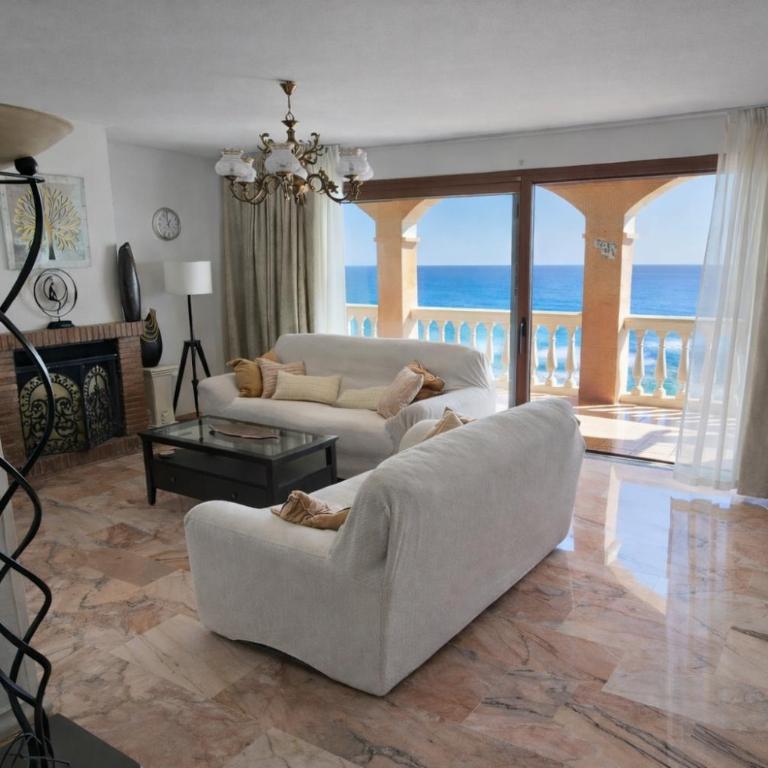 Luxury Andalusian Villa with Panoramic Mediterranean Sea Views & Private Pool & Multi-Level Gardens - Villa - 4