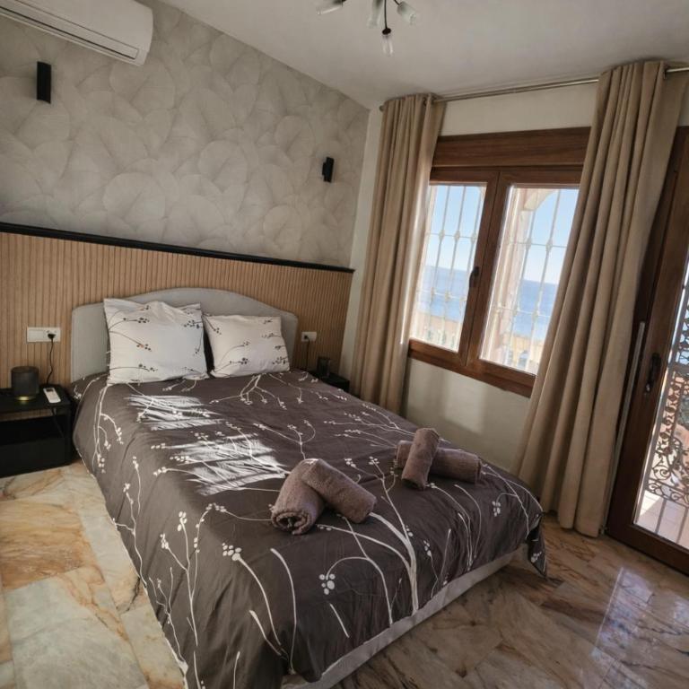 Luxury Andalusian Villa with Panoramic Mediterranean Sea Views & Private Pool & Multi-Level Gardens - Villa - 11