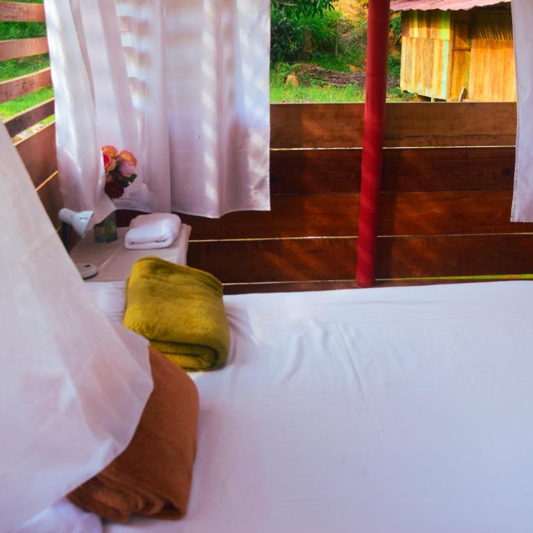 Hostal YAKU - Habitación Doble con vistas al lago - 5
