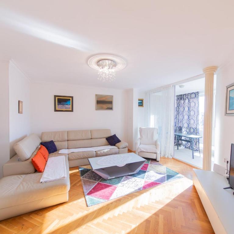 Apartment Sambra - Apartman sa 3 Spavaće Sobe i Balkonom - 1