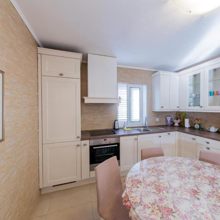 Apartment Sambra - Apartman sa 3 Spavaće Sobe i Balkonom - 15