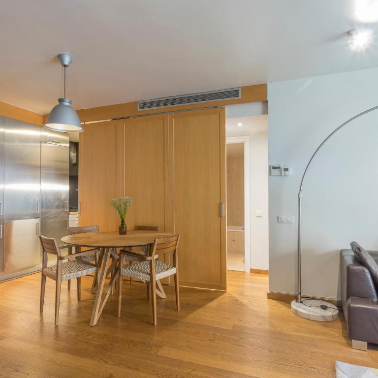 Apartment Barcelona Rentals - 3 bedroom penthouse with large terrace - Three-Bedroom Apartment - 14