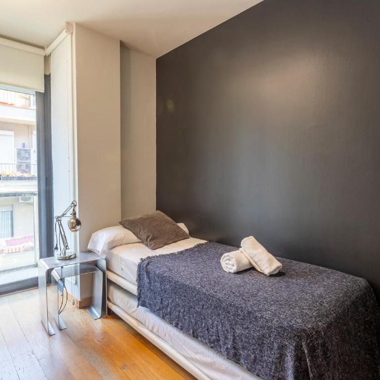 Apartment Barcelona Rentals - 3 bedroom penthouse with large terrace - Three-Bedroom Apartment - 28