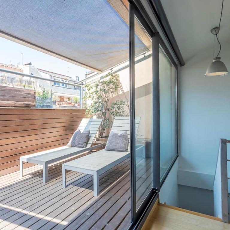Apartment Barcelona Rentals - 3 bedroom penthouse with large terrace - Three-Bedroom Apartment - 4