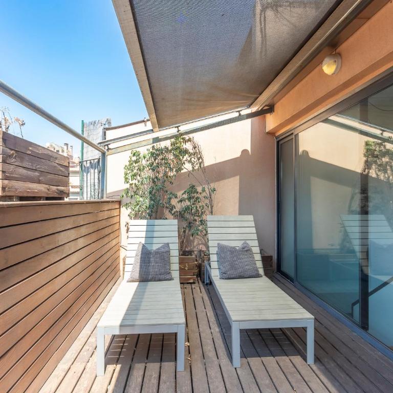 Apartment Barcelona Rentals - 3 bedroom penthouse with large terrace - Three-Bedroom Apartment - 5