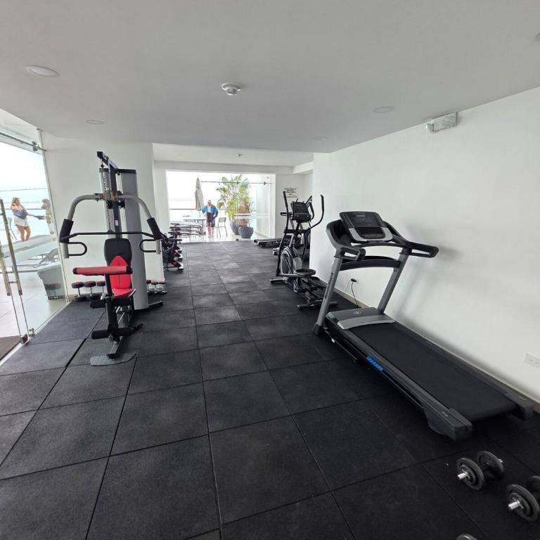 Beautiful Ocean View Apt Salinas Malecon Pier - Three-Bedroom Apartment with Ocean View - 10