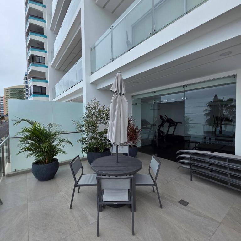 Beautiful Ocean View Apt Salinas Malecon Pier - Three-Bedroom Apartment with Ocean View - 20
