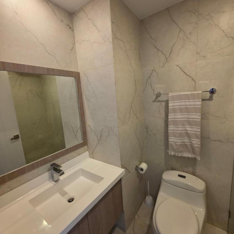 Beautiful Ocean View Apt Salinas Malecon Pier - Three-Bedroom Apartment with Ocean View - 35