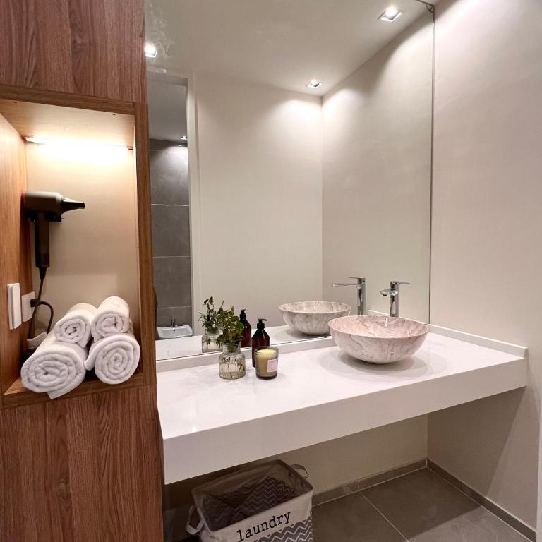 Catalina Hotel - Superior Suite - 9