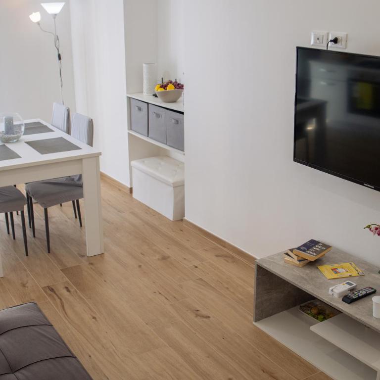 La Casa al mercato - SELF CHECK-IN - Appartamento con 2 Camere da Letto - 1