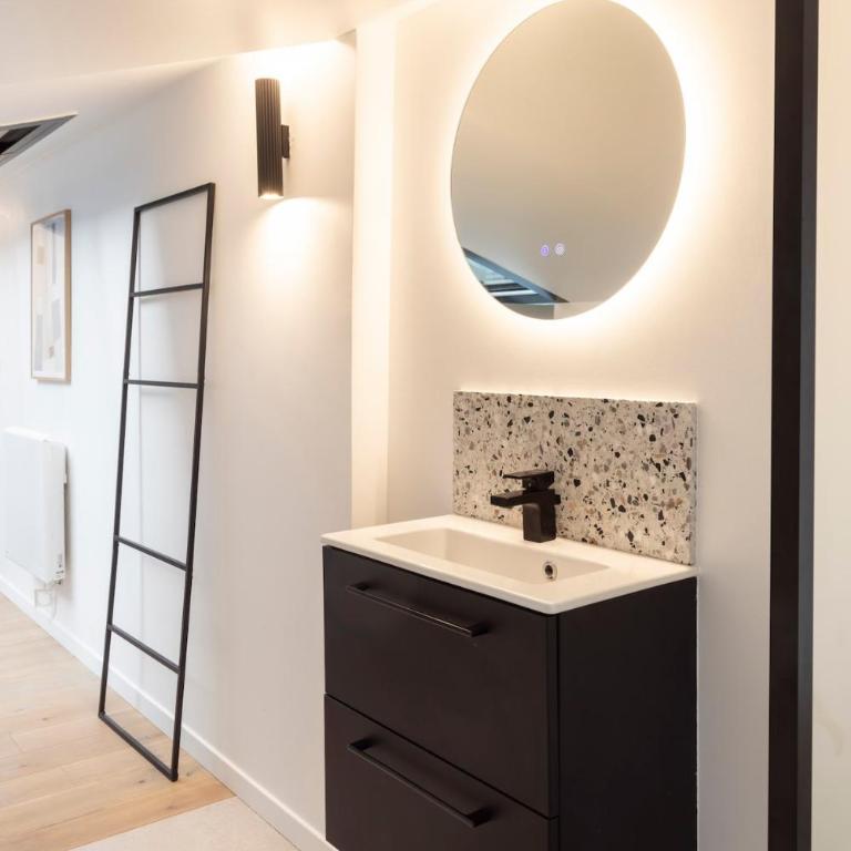 Stylish 1BR Loft near Montparnasse - One-Bedroom Apartment - 14