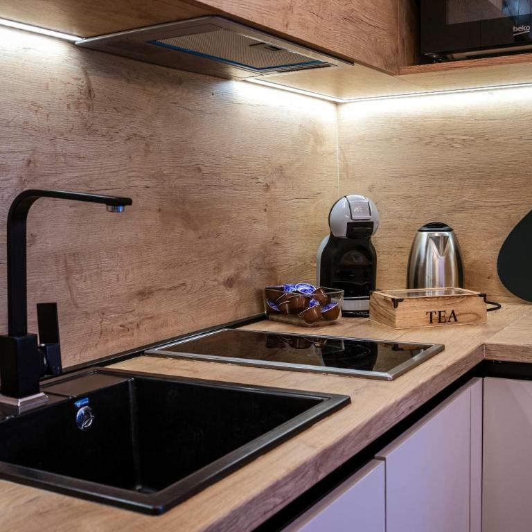Sky Lux Cozy Nest - One-Bedroom Apartment - 8