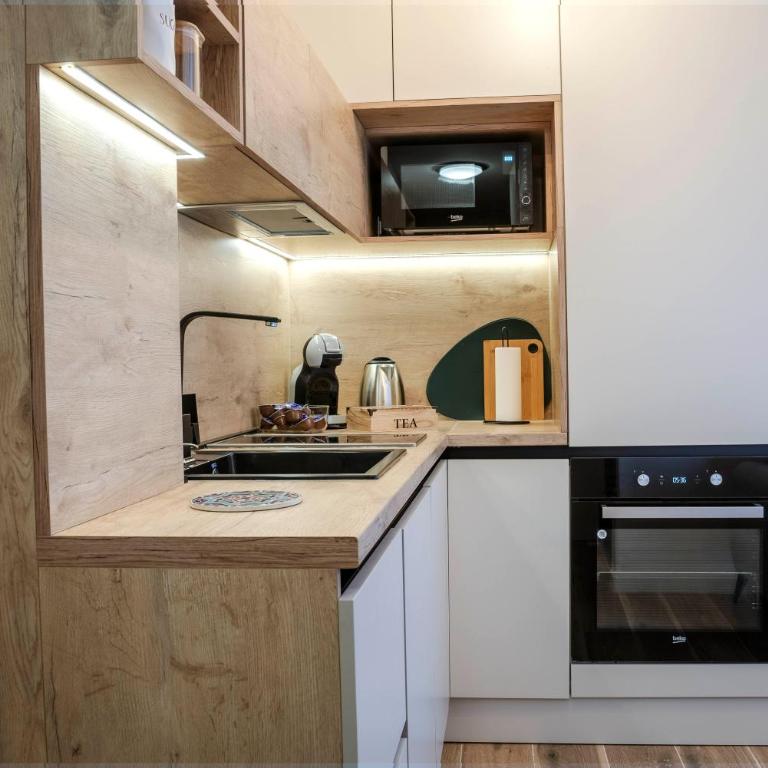 Sky Lux Cozy Nest - One-Bedroom Apartment - 10