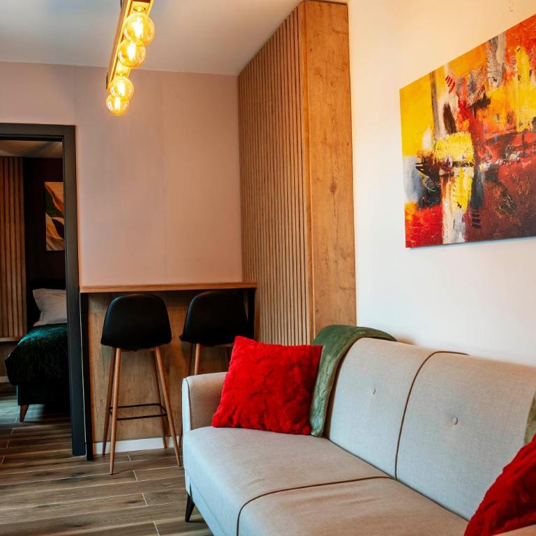 Sky Lux Cozy Nest - One-Bedroom Apartment - 12