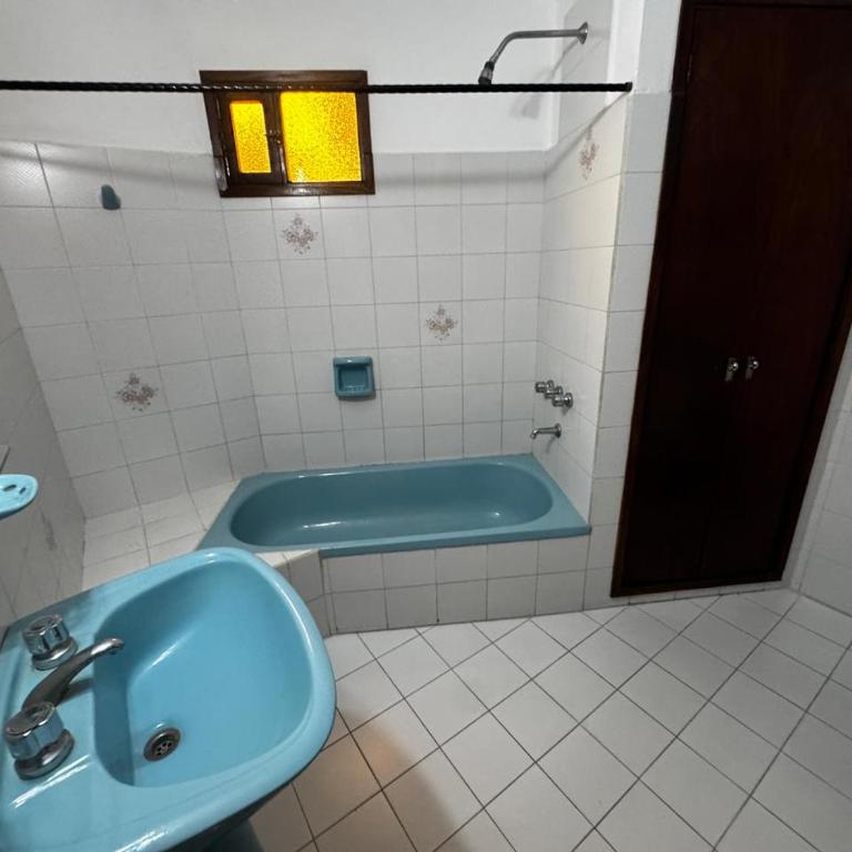 Dúplex amplio 3 habs 2 baños y estacionamiento - Apartamento de 3 dormitorios - 1