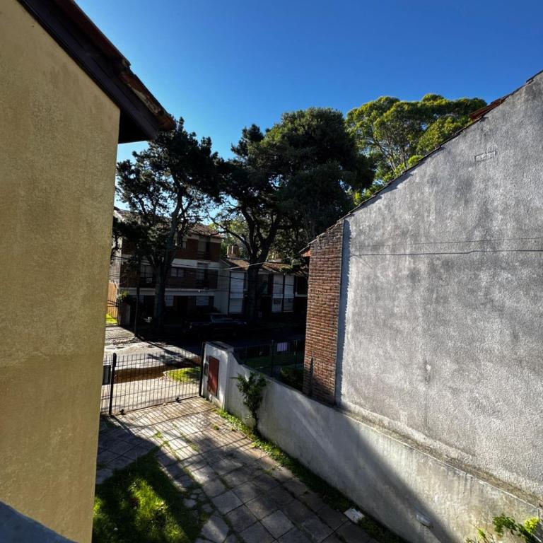 Dúplex amplio 3 habs 2 baños y estacionamiento - Apartamento de 3 dormitorios - 10