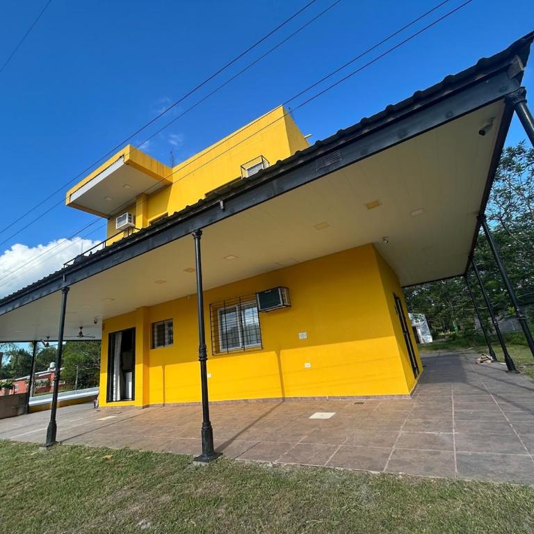 Casa cerca de Paso de la Patria para descanso para 10a20 personas - Casa de 6 dormitorios - 24