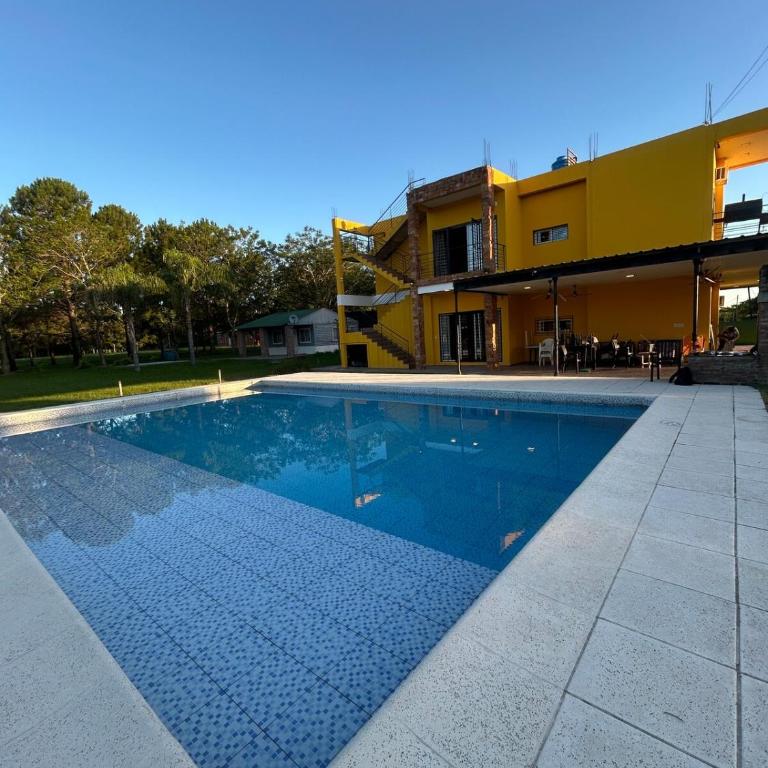 Casa cerca de Paso de la Patria para descanso para 10a20 personas - Casa de 6 dormitorios - 47