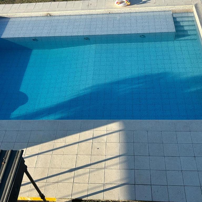 Casa cerca de Paso de la Patria para descanso para 10a20 personas - Casa de 6 dormitorios - 48