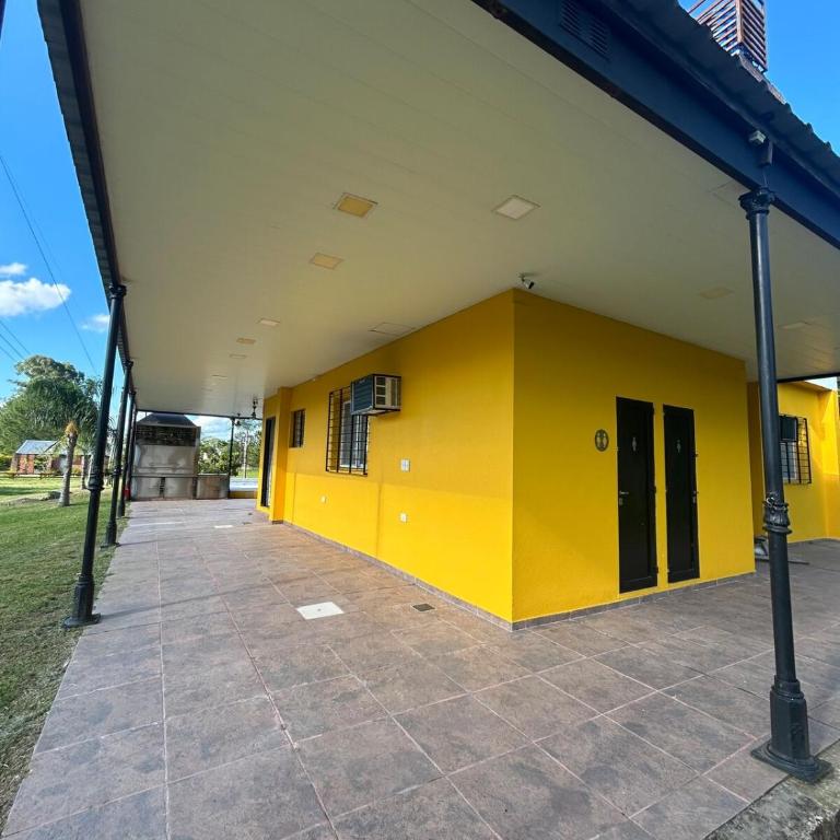 Casa cerca de Paso de la Patria para descanso para 10a20 personas - Casa de 6 dormitorios - 52