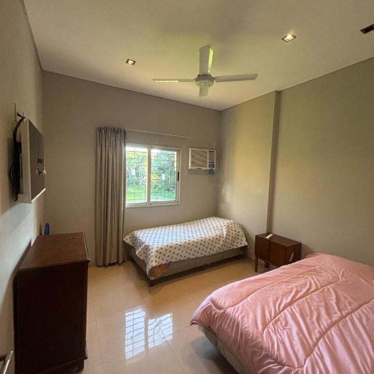 Casa cerca de Paso de la Patria para descanso para 10a20 personas - Casa de 6 dormitorios - 56