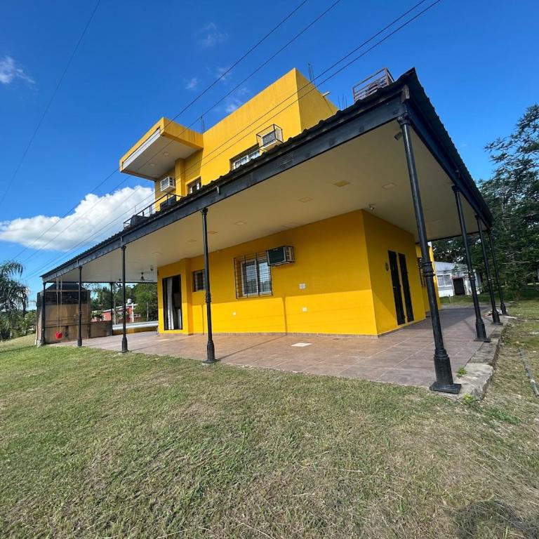 Casa cerca de Paso de la Patria para descanso para 10a20 personas - Casa de 6 dormitorios - 85