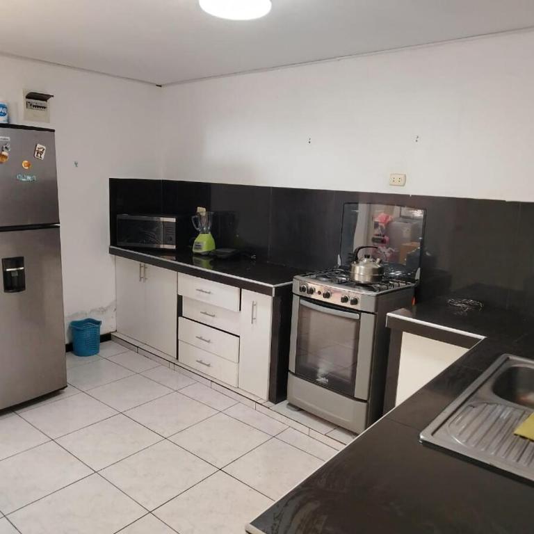 Departamento Mollendo - Three-Bedroom Apartment - 14