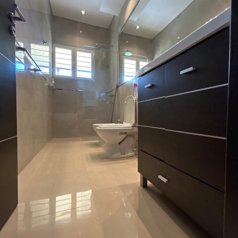 Alojamiento casa cerca paso de la Patria para 10a20 personas 6 dormitorios - Apartamento - 53