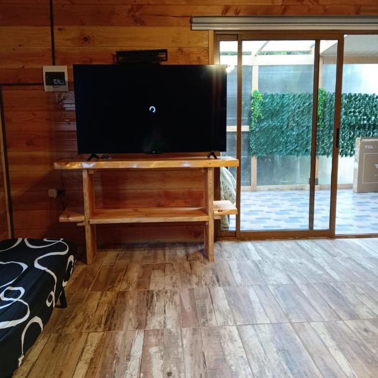 Cabin with Jacuzzi - Two-Bedroom House - 6
