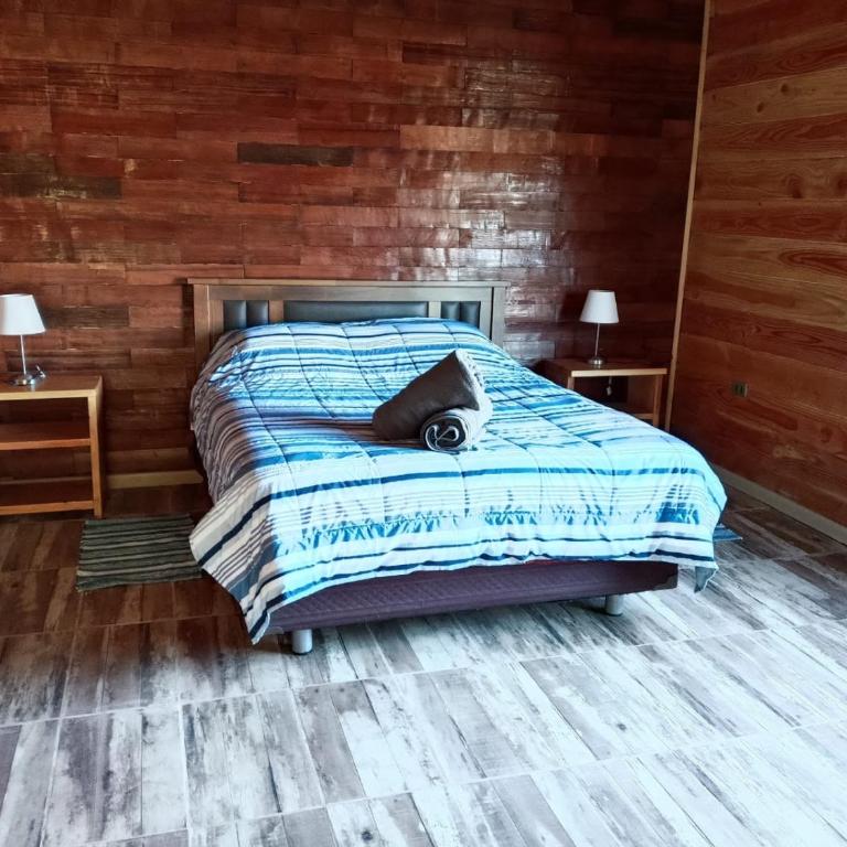 Cabin with Jacuzzi - Two-Bedroom House - 8