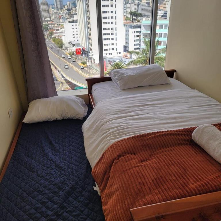 Beautiful View North Center Furnished Suite - Two-Bedroom Apartment - 7