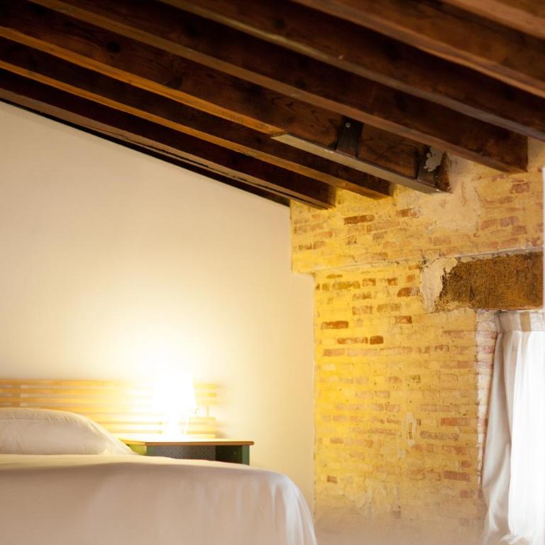 Host & Home - Deluxe Room - 7