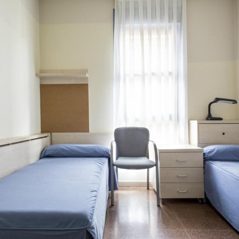 Residencia Universitaria Resa Blas De Otero - Habitación Doble Básica - 2 camas - 1