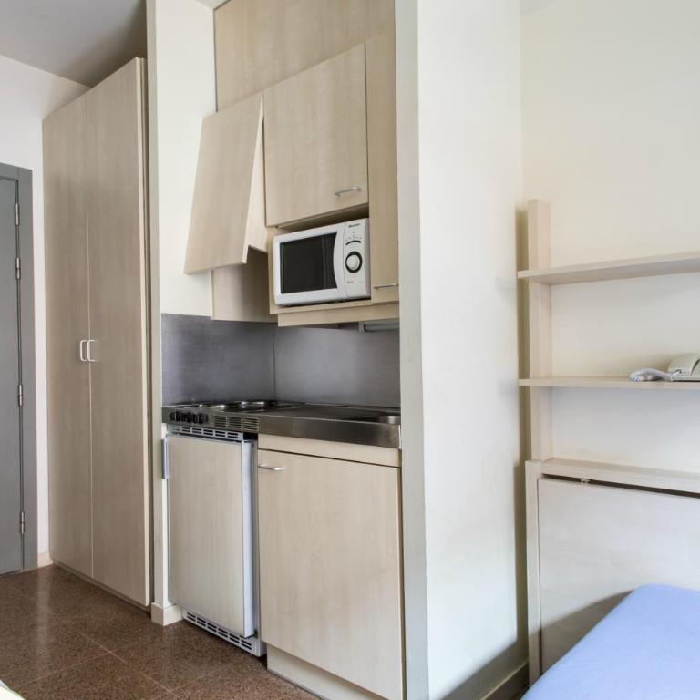 Residencia Universitaria Resa Blas De Otero - Habitación Doble Básica - 2 camas - 3