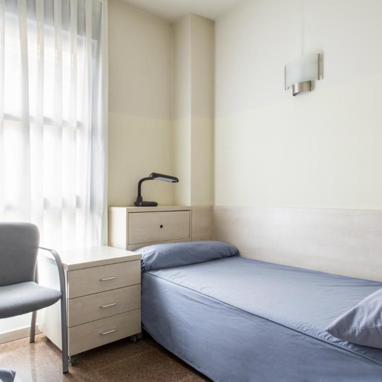 Residencia Universitaria Resa Blas De Otero - Habitación Doble Básica - 2 camas - 4