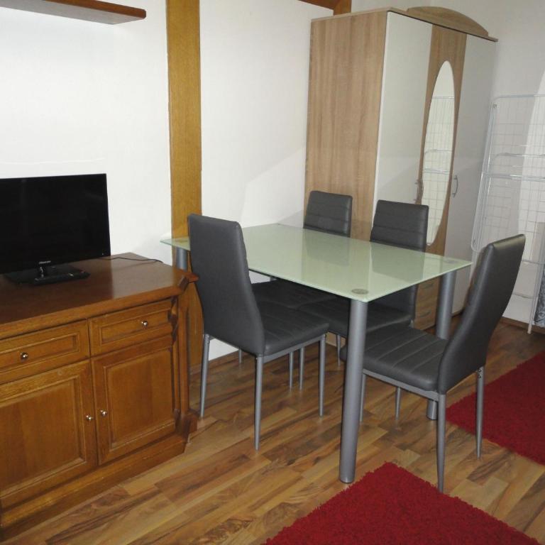Rentcenter79 - Quadruple Room with Shared Bathroom - 23