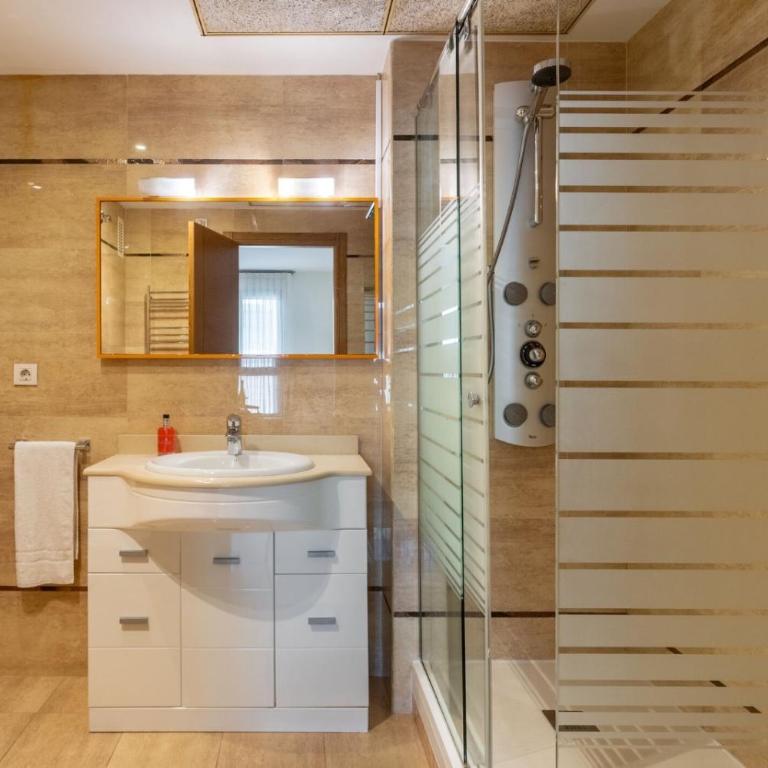 Valencia Beach Vibe by Vireta Suites - One-Bedroom Apartment - 12