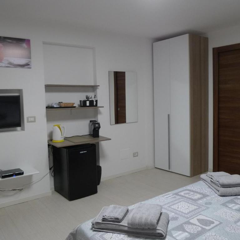 Villaggio Est Affittacamere - Camera Familiare - 7