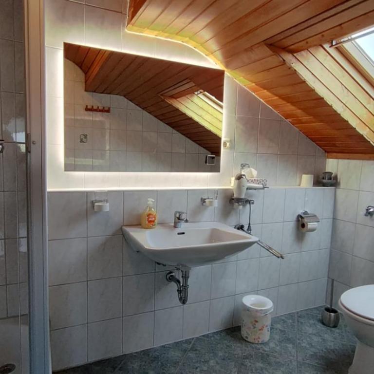 Pension Bergblick - Doppelzimmer ohne Balkon - 8